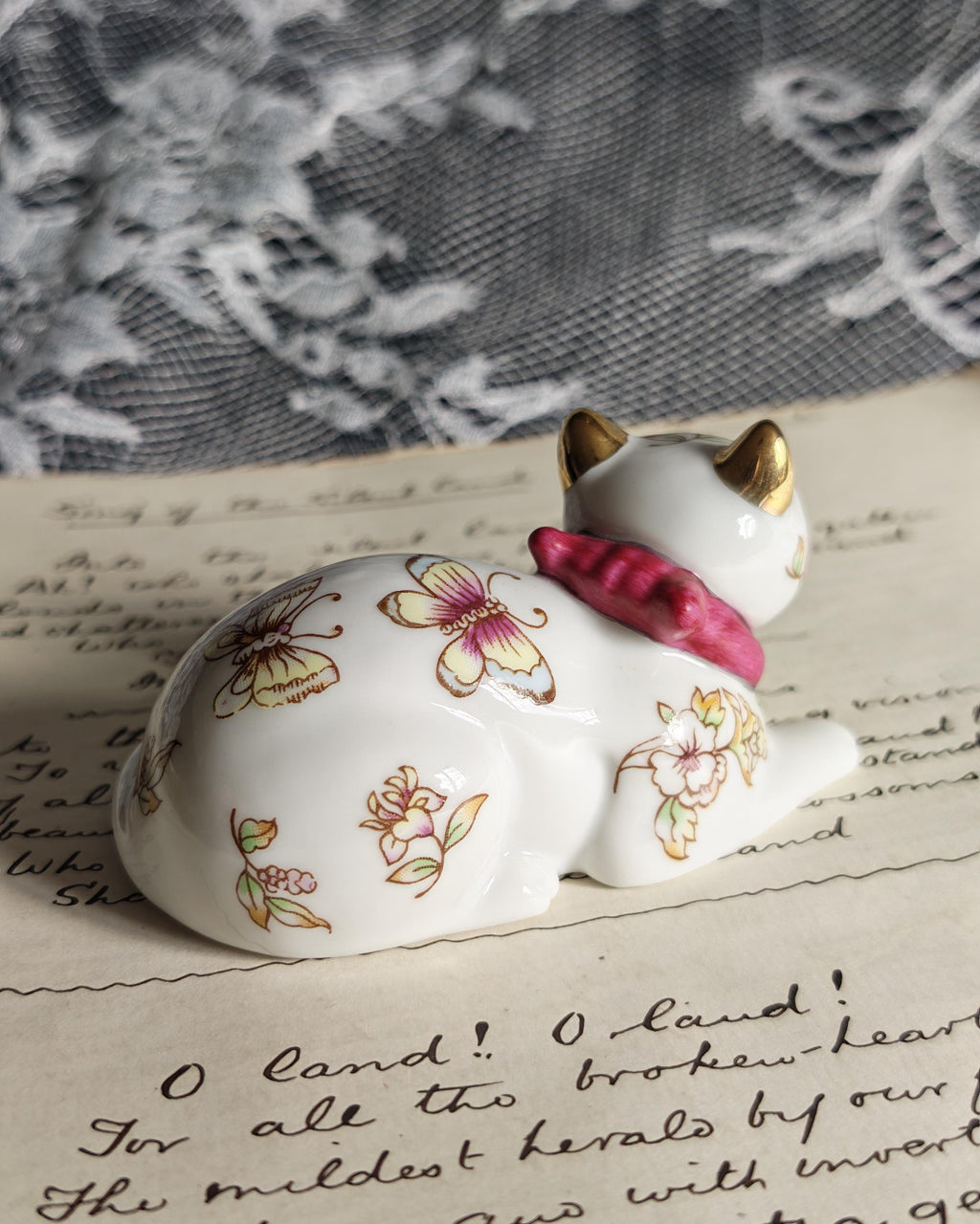 Vintage Franklin Mint Satsuma Cat Curio Cabinet Cats Porcelain Figurine 1986