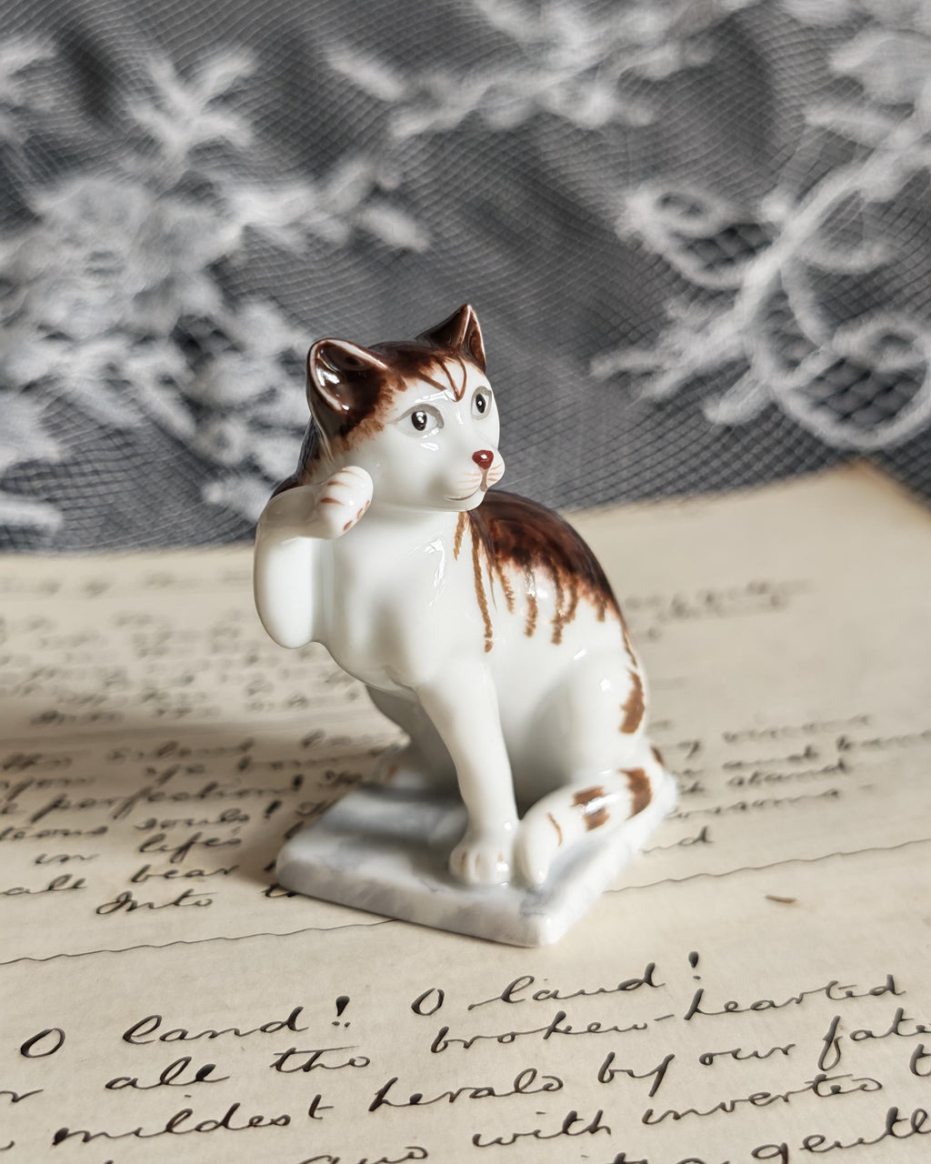 Vintage Franklin Mint German Style Cat 1988 | Curio Cabinet Cats Figurine