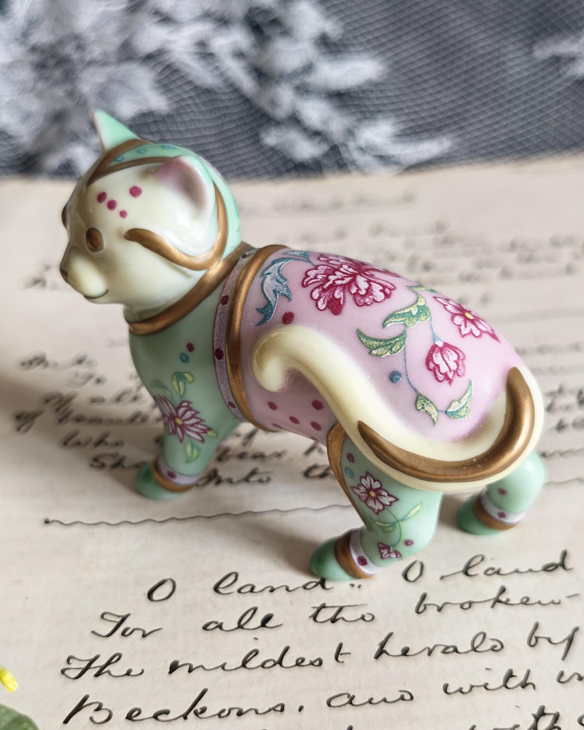 Rare Franklin Mint Famille Rose Cat | Curio Cabinet Cats Vintage Figurine