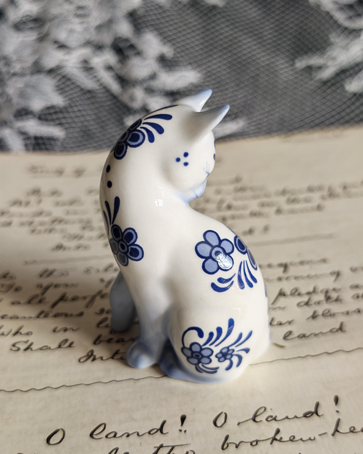 Vintage Franklin Mint Delft Cat 1986 | Curio Cabinet Cats Porcelain Figurine