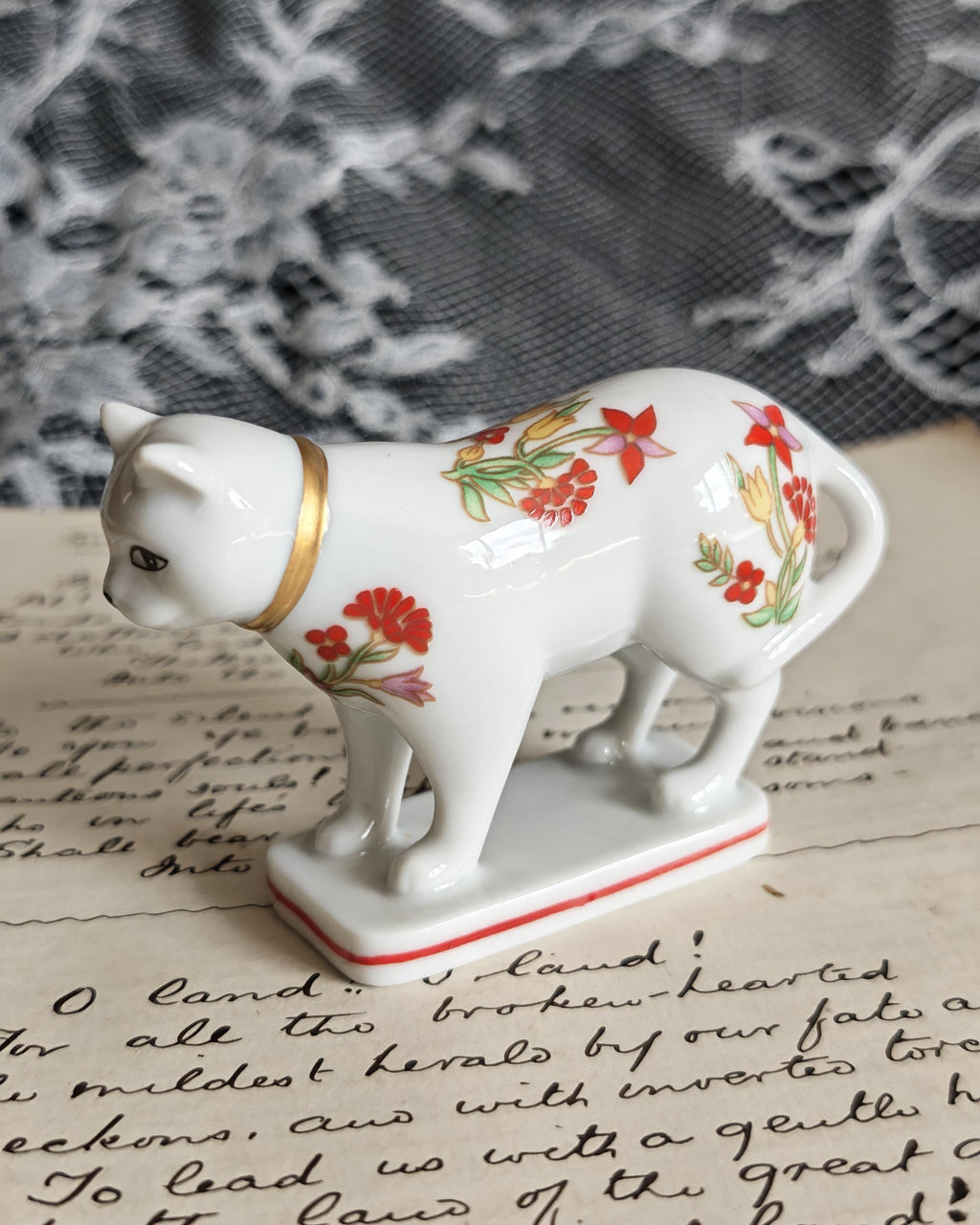 Franklin Mint Curio Cabinet Cats — Kakiemon, 1988