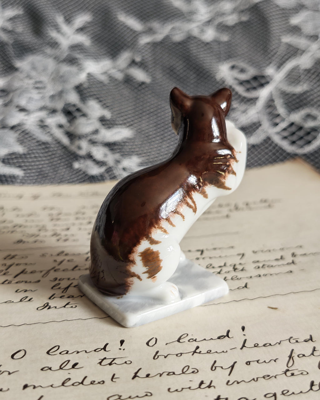 Vintage Franklin Mint German Style Cat 1988 | Curio Cabinet Cats Figurine