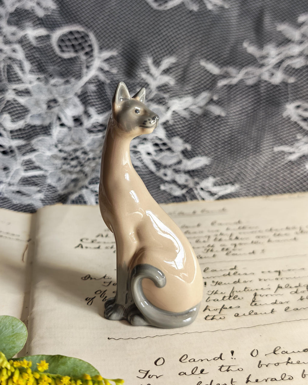 Vintage Franklin Mint Valencia Siamese Cat | Curio Cabinet Cats Figurine 1986