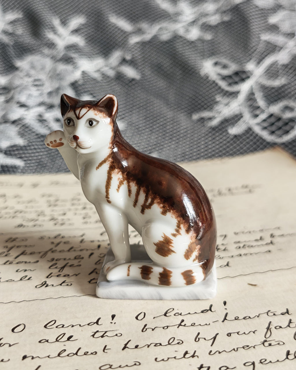 Vintage Franklin Mint German Style Cat 1988 | Curio Cabinet Cats Figurine