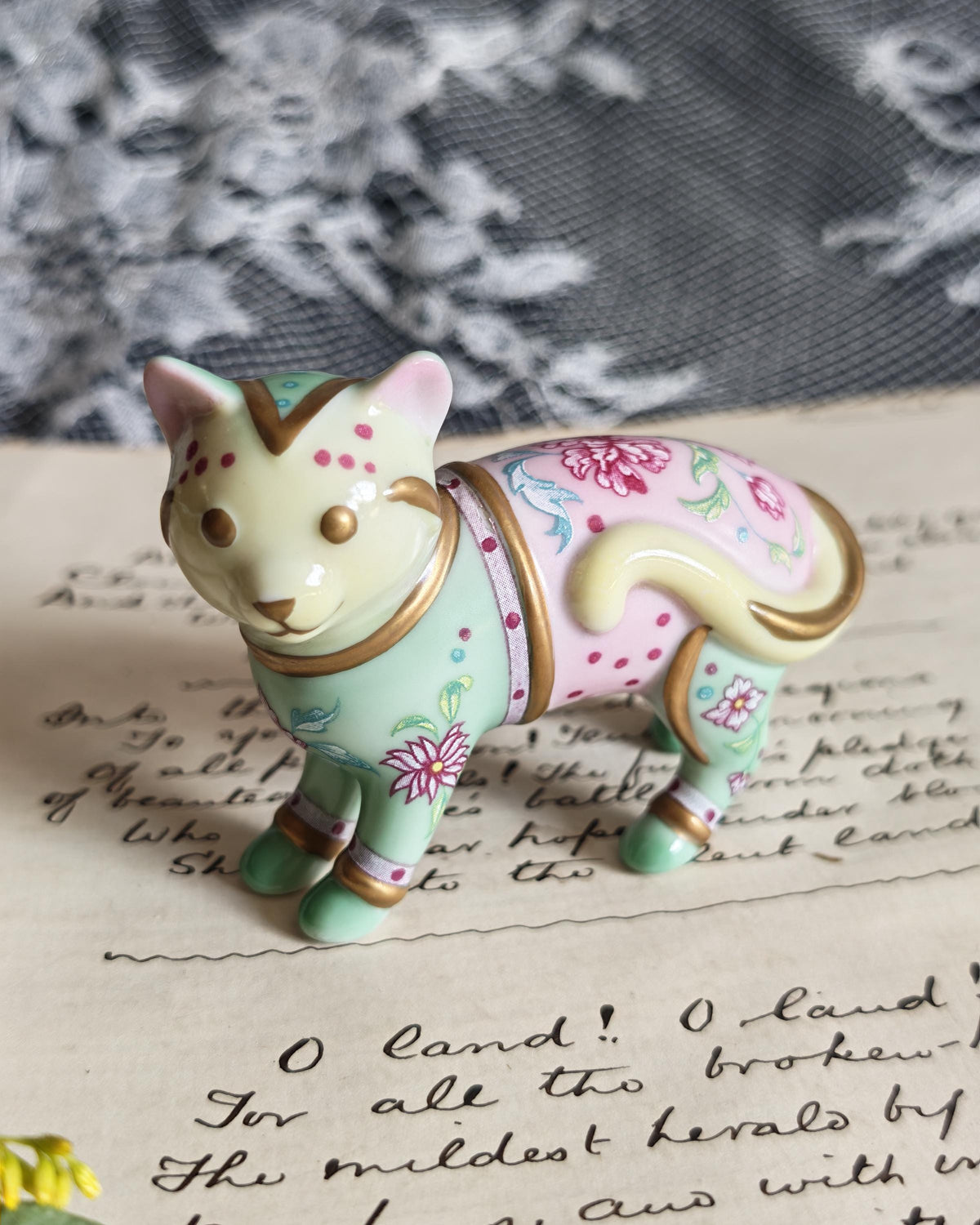 Rare Franklin Mint Famille Rose Cat | Curio Cabinet Cats Vintage Figurine