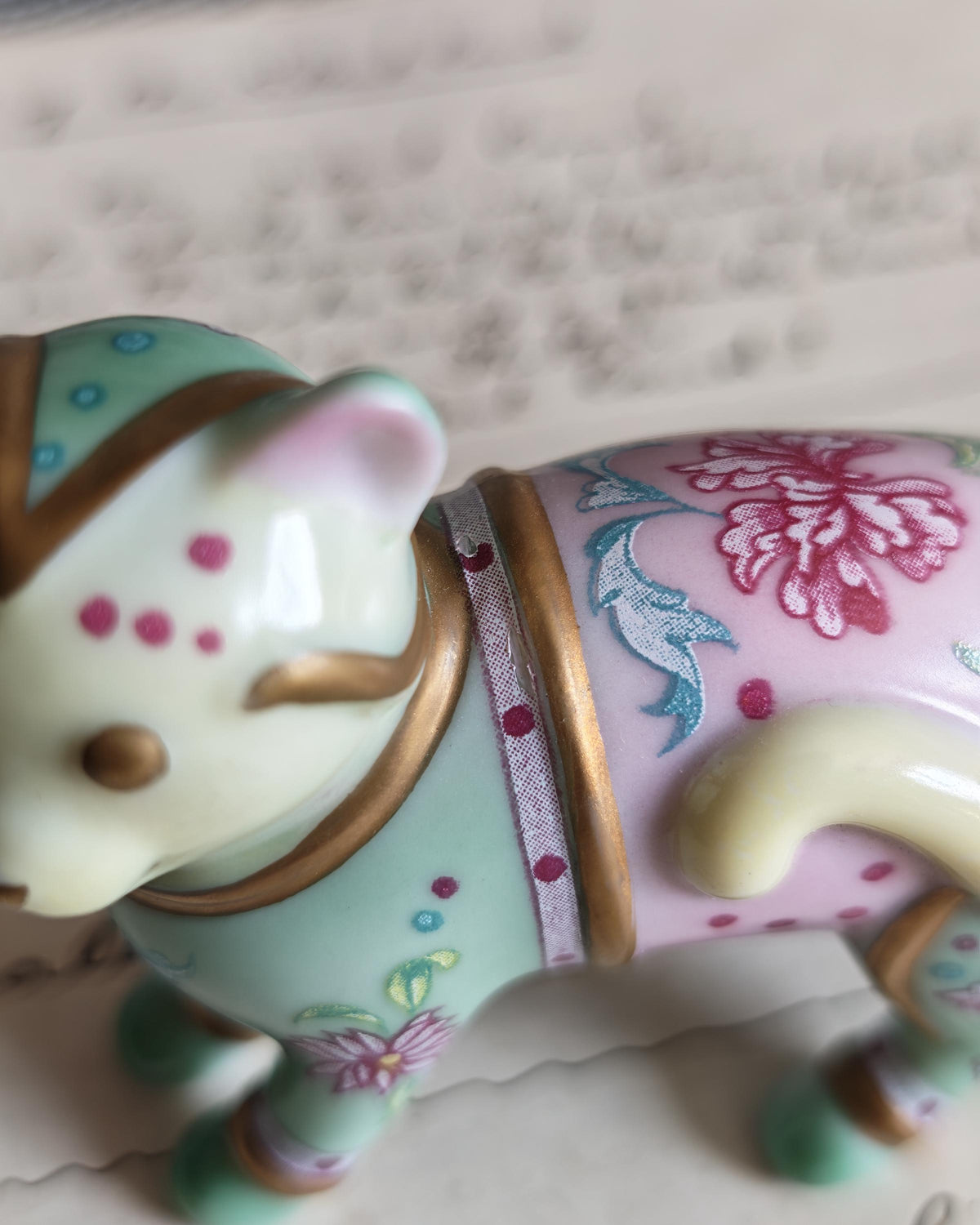 Rare Franklin Mint Famille Rose Cat | Curio Cabinet Cats Vintage Figurine
