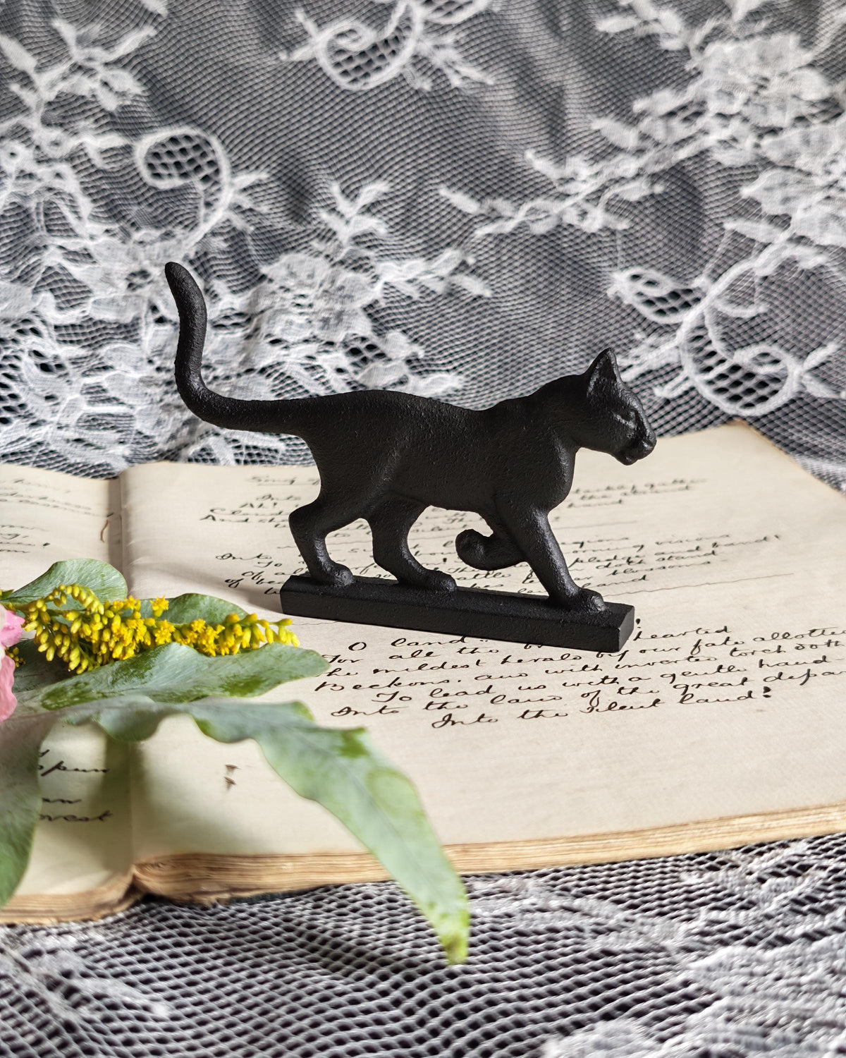 Vintage Franklin Mint Bootscraper Cat 1986 Cast Iron Curio Cabinet Cats