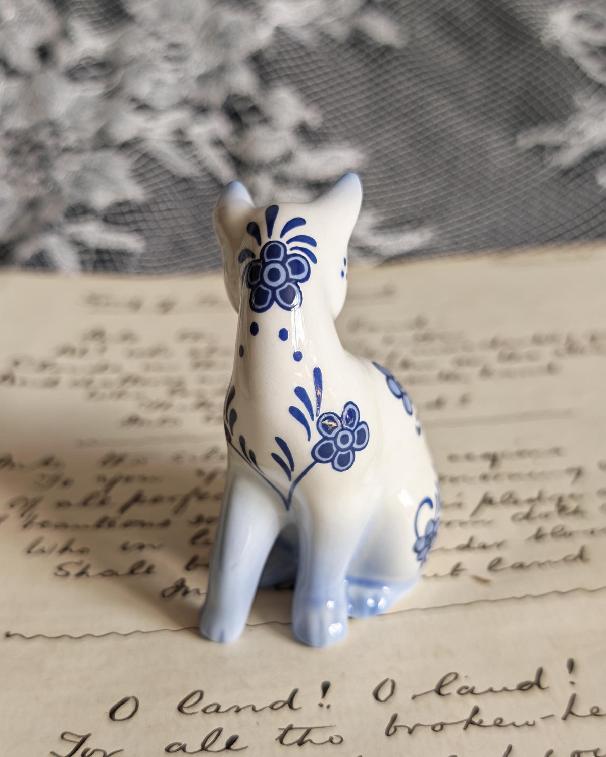 Vintage Franklin Mint Delft Cat 1986 | Curio Cabinet Cats Porcelain Figurine
