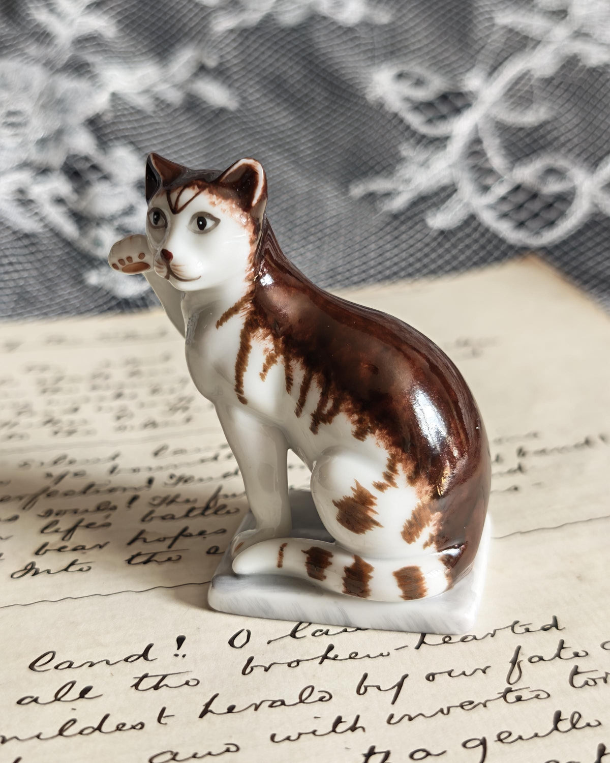 Vintage Franklin Mint German Style Cat 1988 | Curio Cabinet Cats Figurine