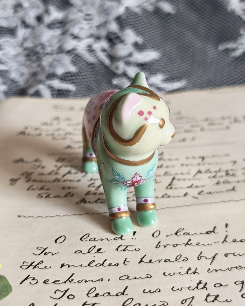 Rare Franklin Mint Famille Rose Cat | Curio Cabinet Cats Vintage Figurine