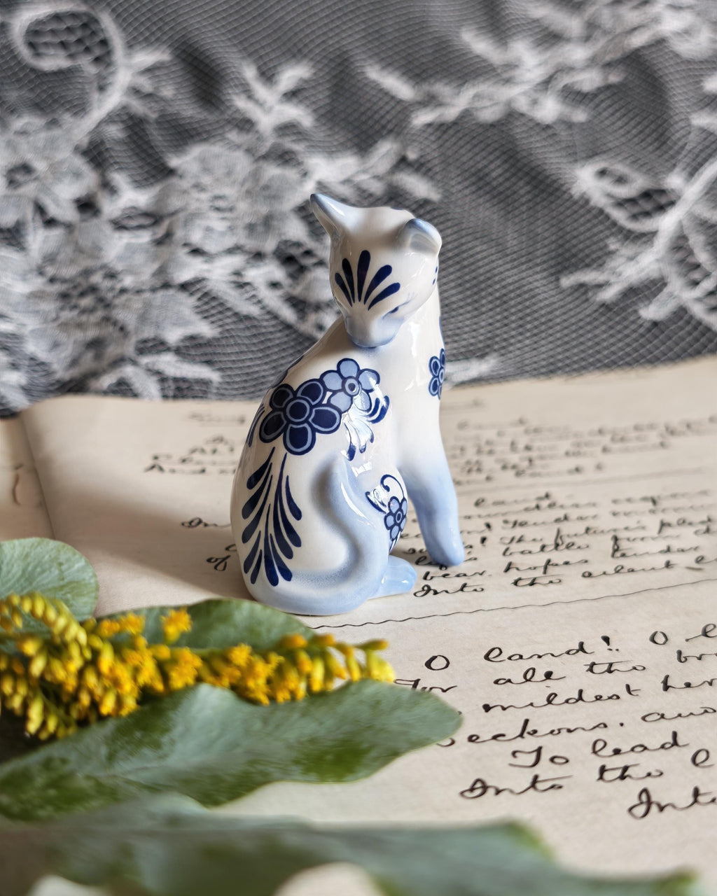 Vintage Franklin Mint Delft Cat 1986 | Curio Cabinet Cats Porcelain Figurine