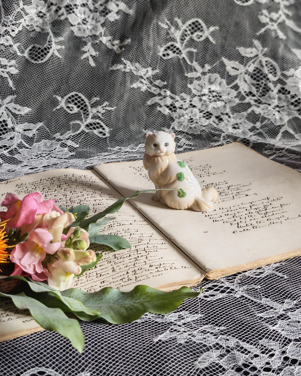 Rare Franklin Mint Belleek Style Cat | Curio Cabinet Cats c1990