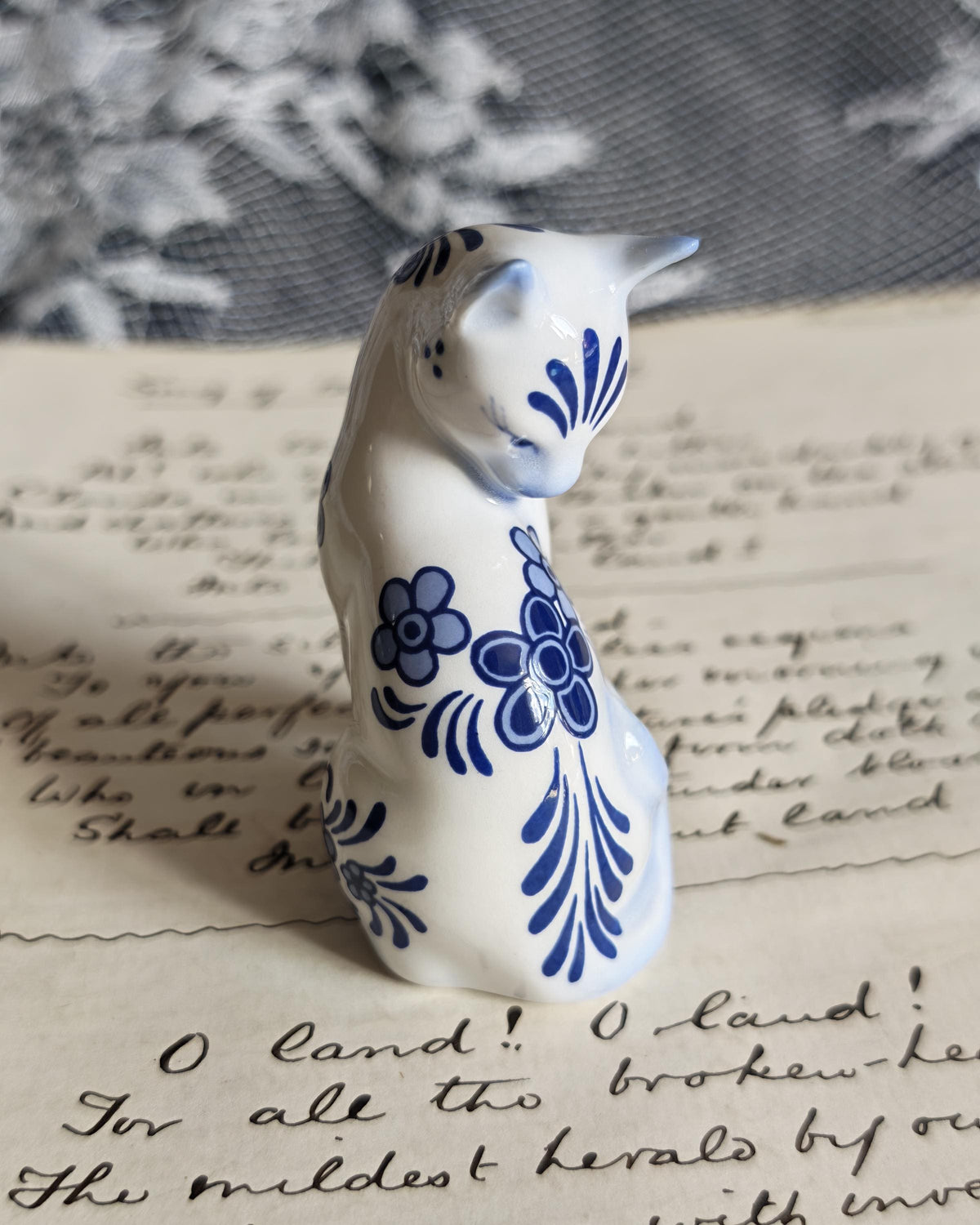 Vintage Franklin Mint Delft Cat 1986 | Curio Cabinet Cats Porcelain Figurine