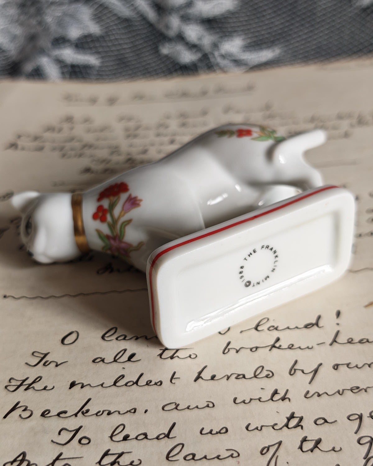 Franklin Mint Curio Cabinet Cats — Kakiemon, 1988